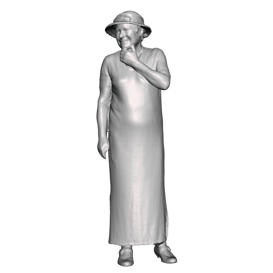 0107 Woman in conversation