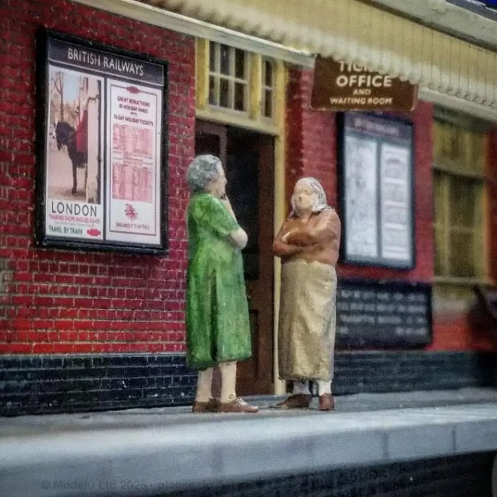 0113 Woman in conversation 1x Figure Pack