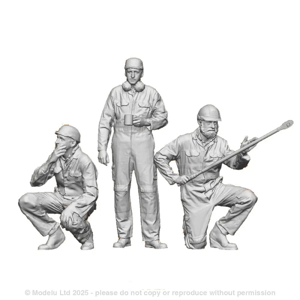 A pack of 3 modern era fitters