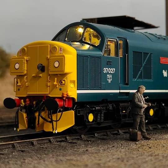 1119 BR Loco Crew