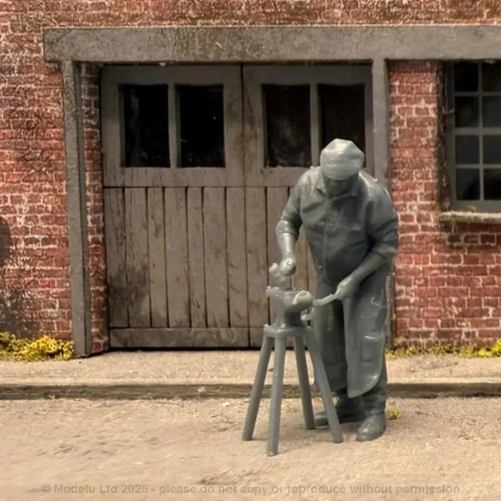 Farrier with portable anvil